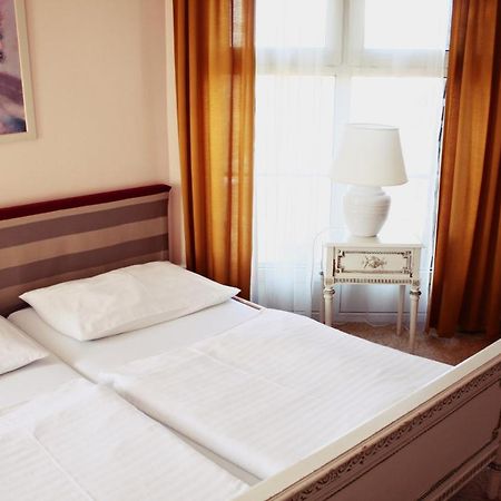 Hotel Monica Прага Екстериор снимка