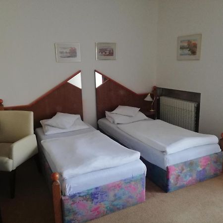 Hotel Monica Прага Екстериор снимка