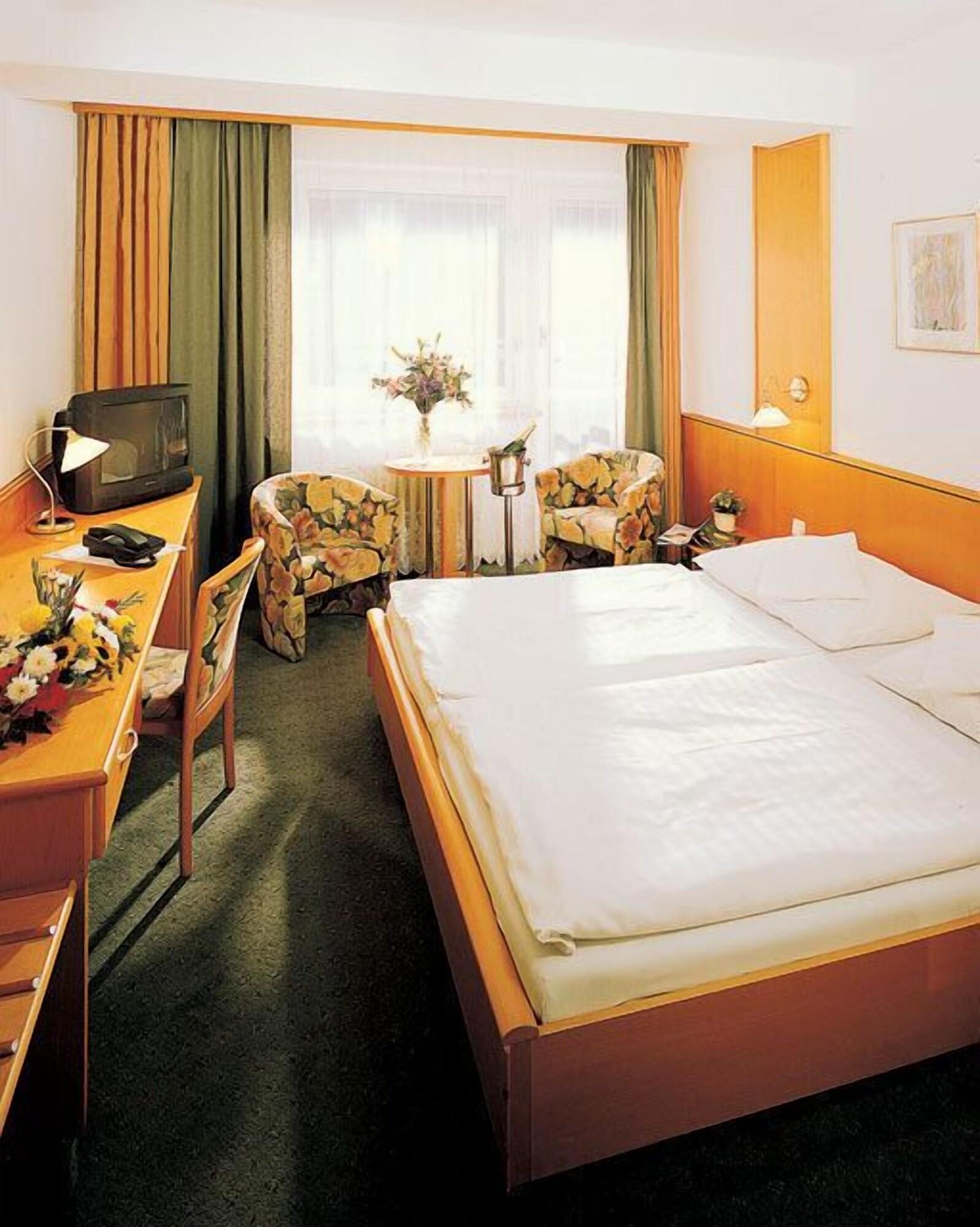 Hotel Monica Прага Екстериор снимка