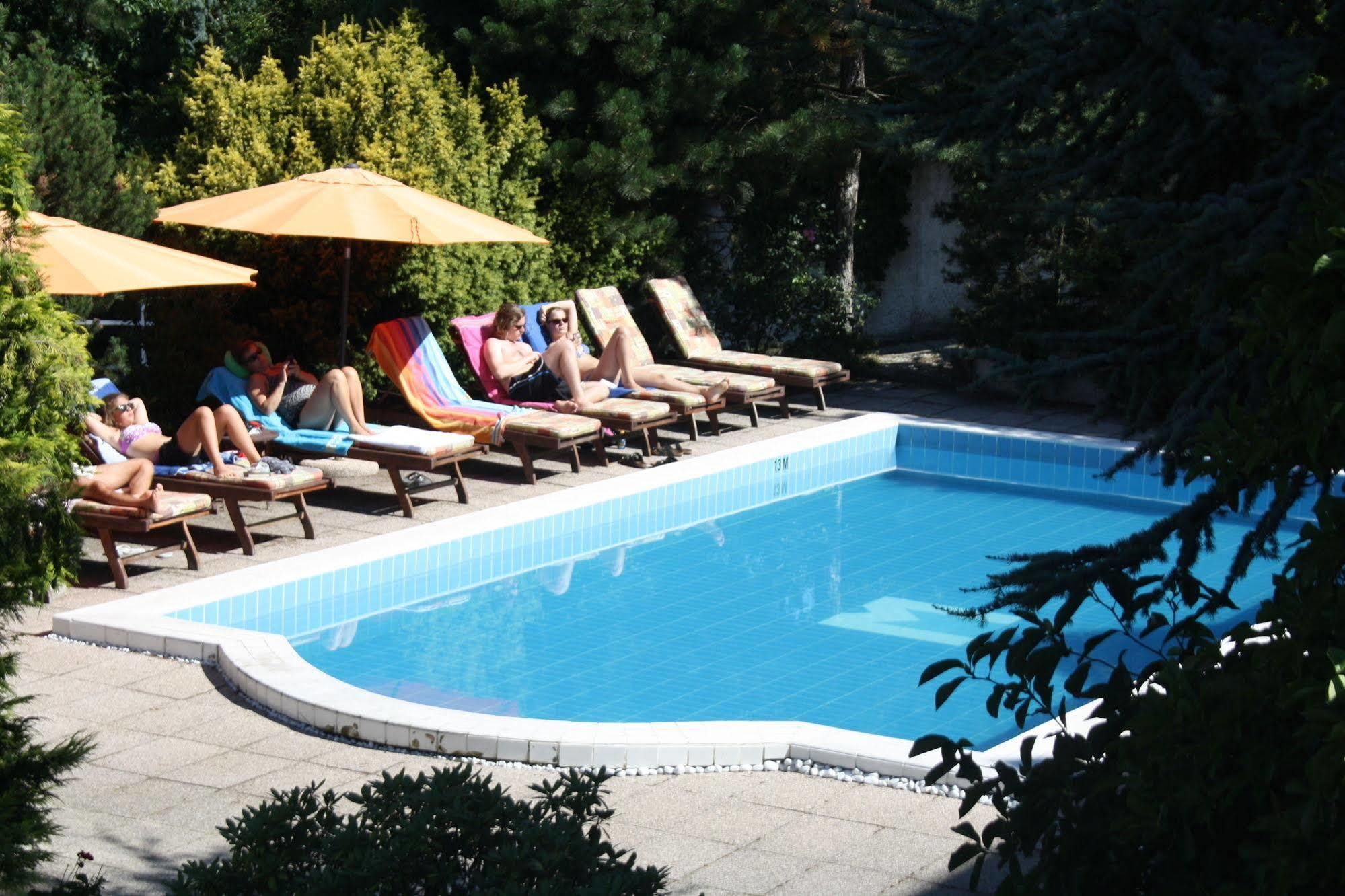 Hotel Monica Прага Екстериор снимка