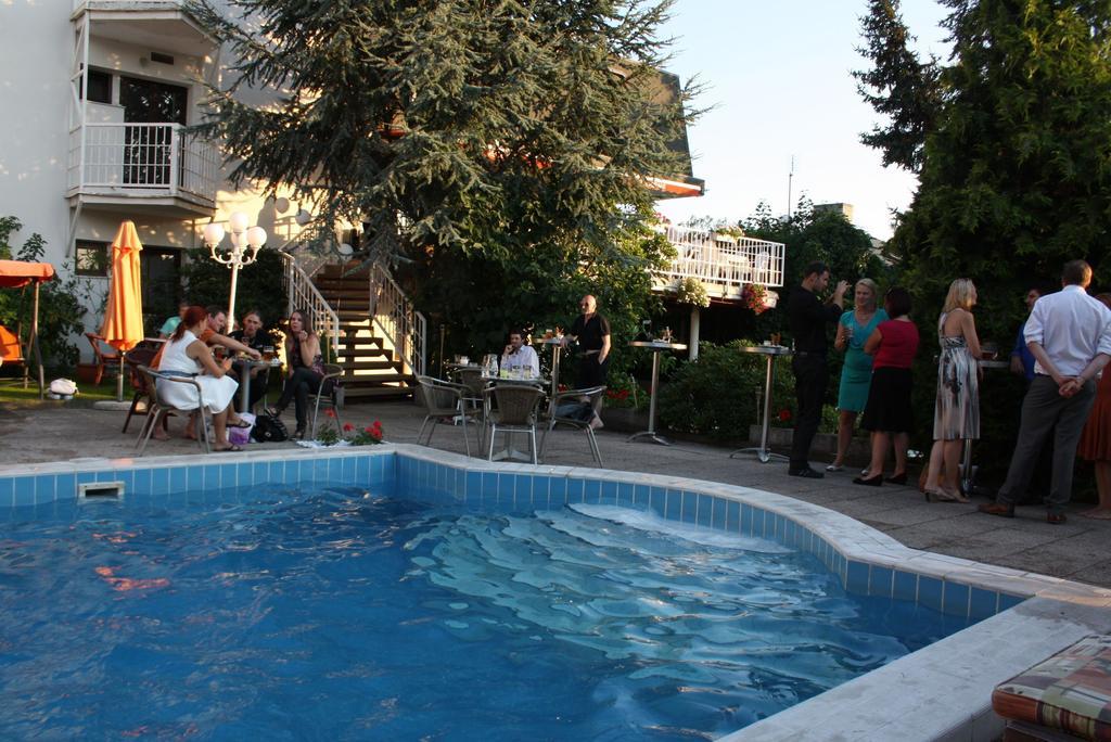 Hotel Monica Прага Екстериор снимка