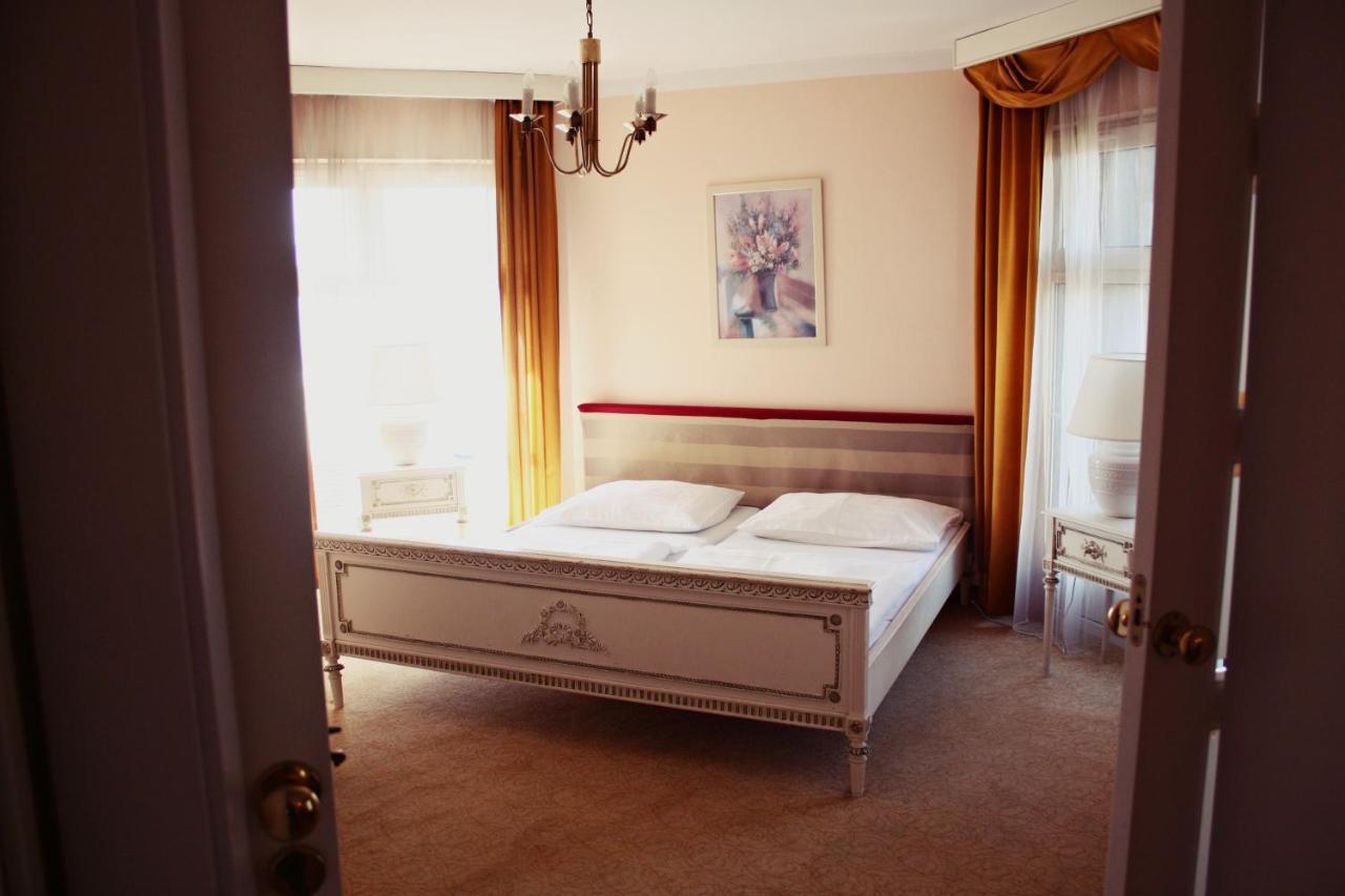 Hotel Monica Прага Екстериор снимка