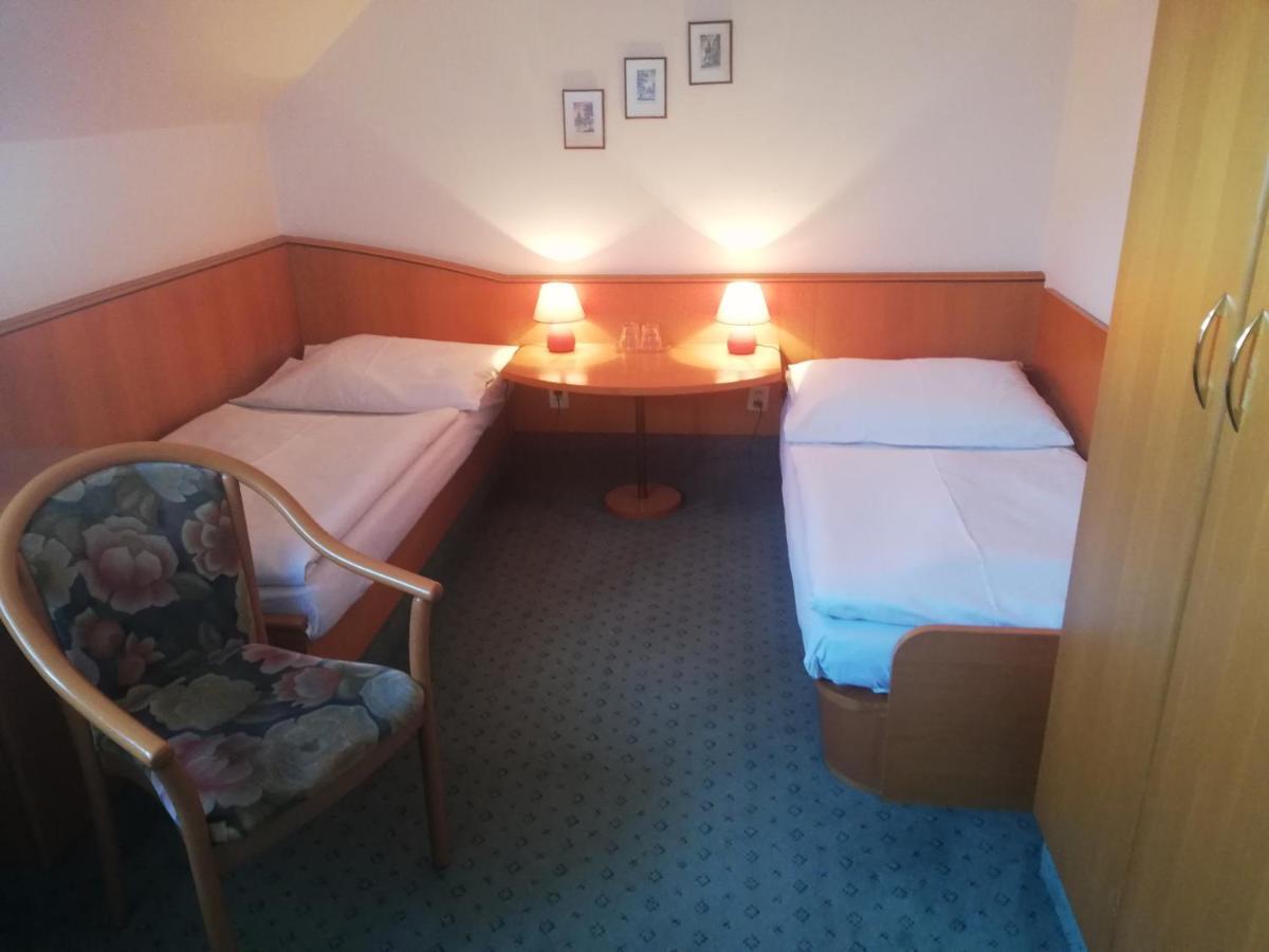 Hotel Monica Прага Екстериор снимка